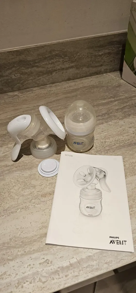 Breast pump and accessories - Image 4