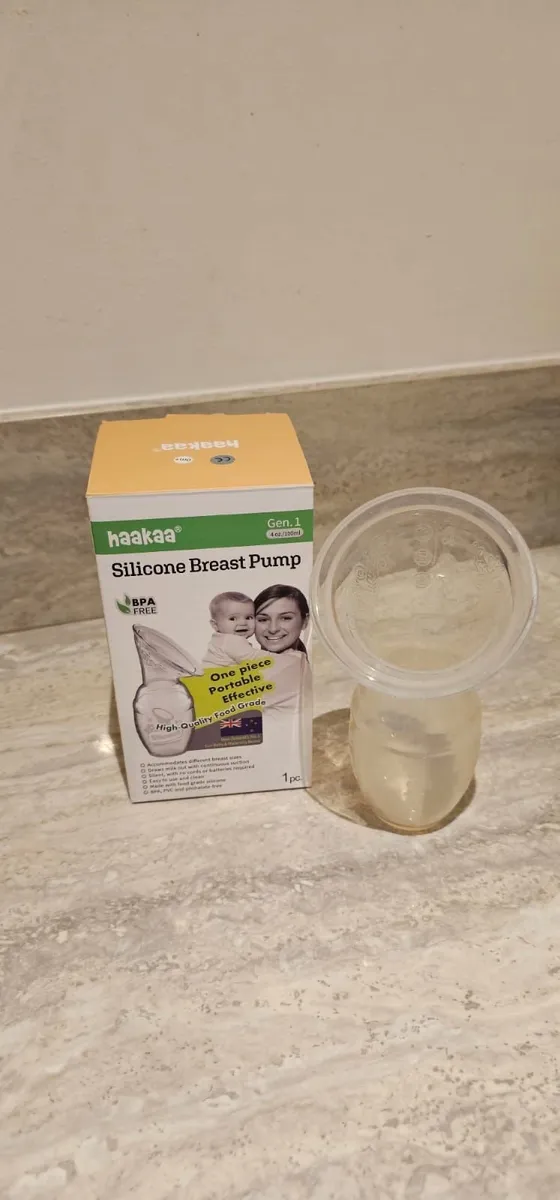 Breast pump and accessories - Image 3