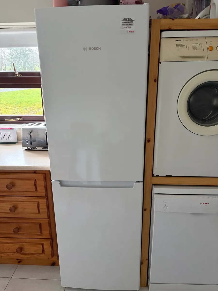 BOSCH SERIES 2 60CM FROST FREE FRIDGE FREEZER - Image 1
