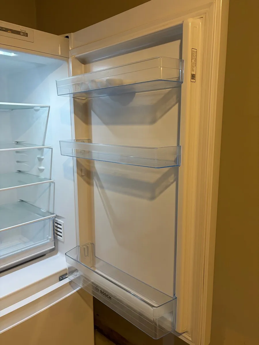 BOSCH SERIES 2 60CM FROST FREE FRIDGE FREEZER - Image 4