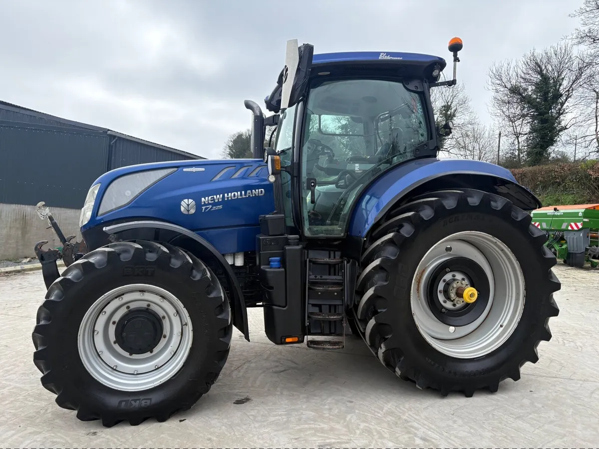 2021 New Holland T7.225 **BLUEPOWER** - Image 4