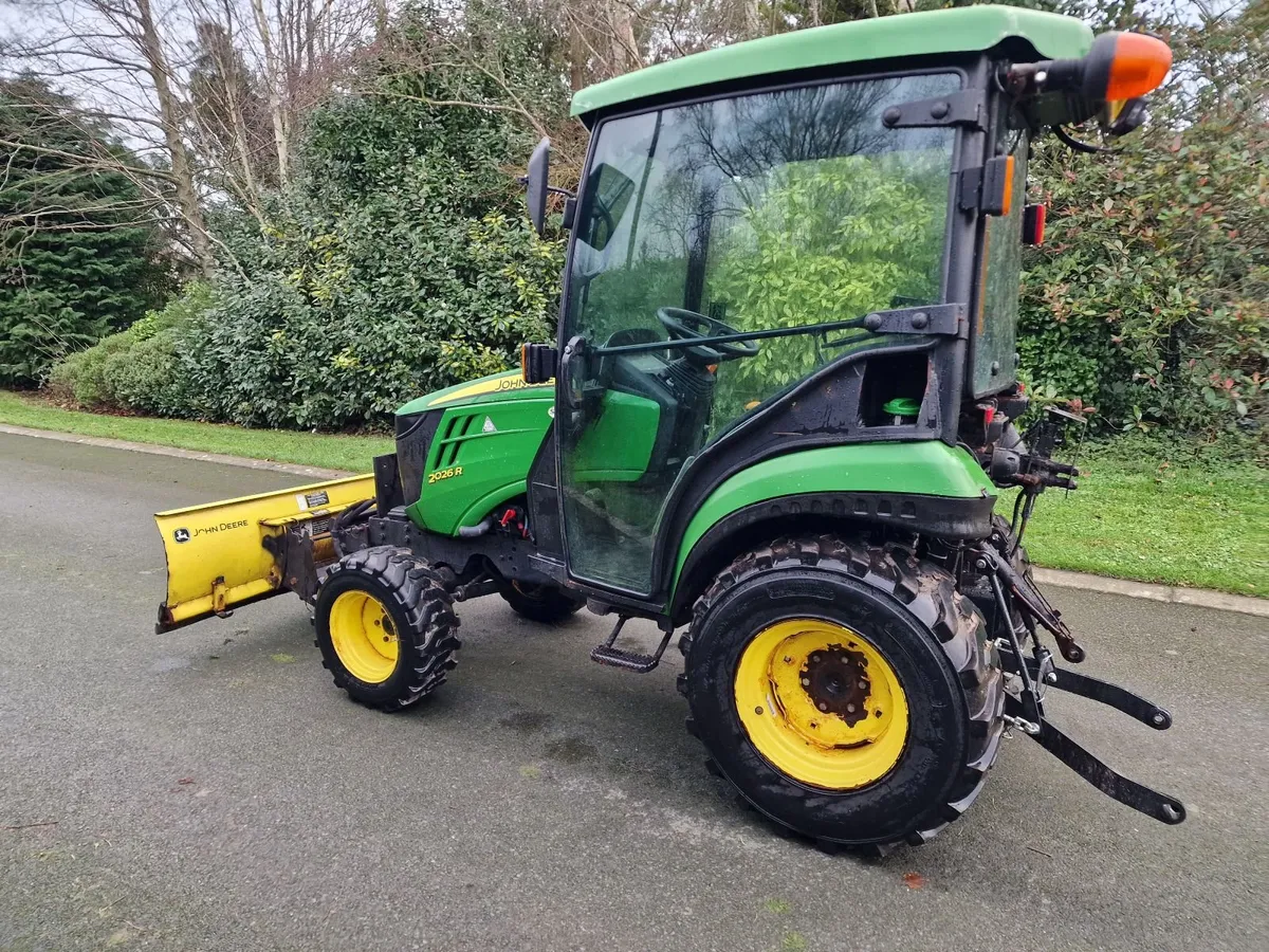 John Deere 2026r Compact Tractor - Image 3