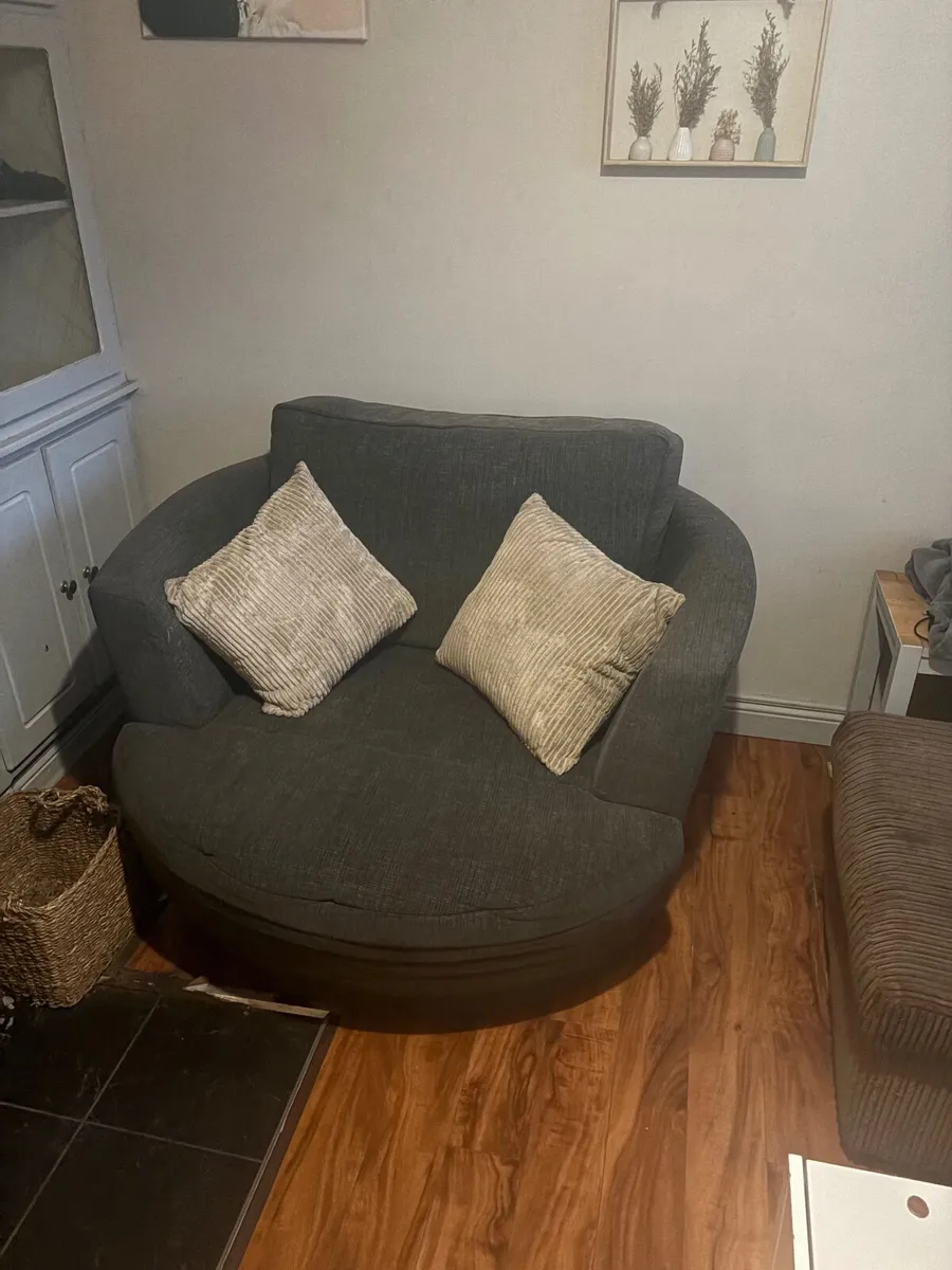 Cuddle/swivel chair - Image 2