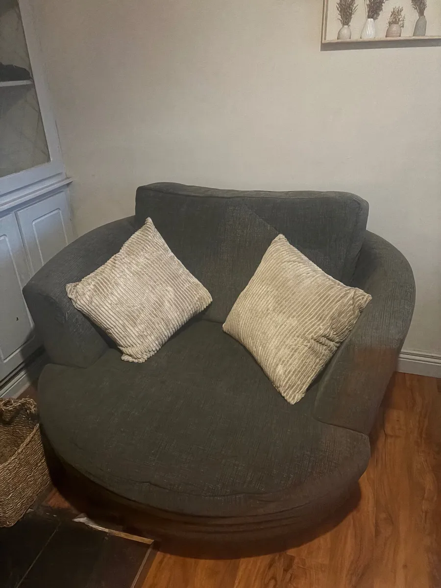 Cuddle/swivel chair - Image 3