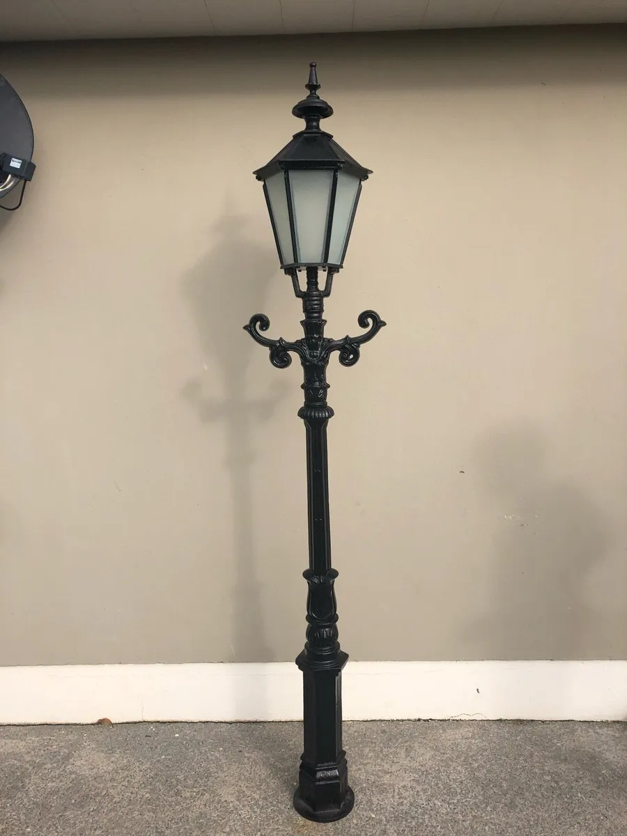 Outside lights - Image 1