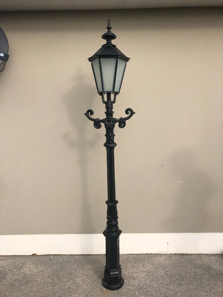 Outside lights - Image 2