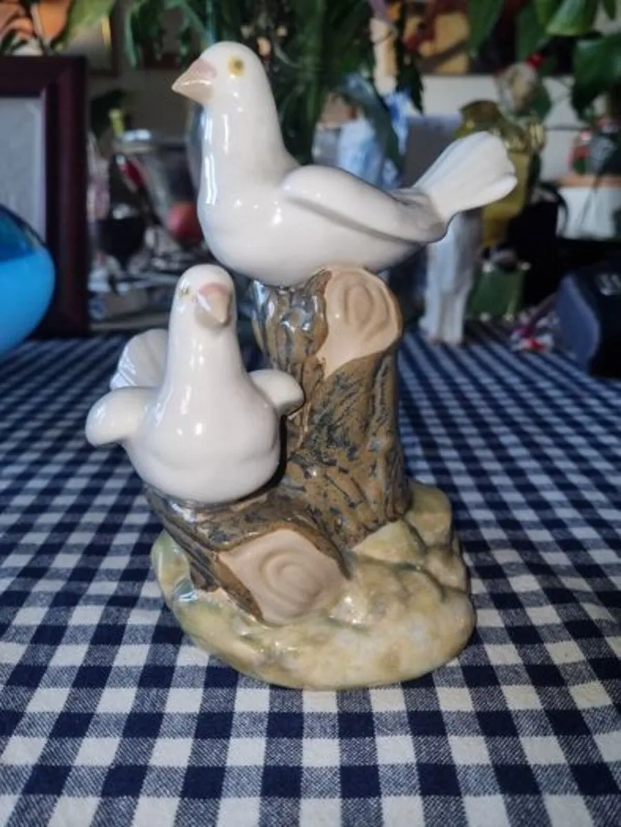 Tengra Spain porcelain - figurine of two doves - Image 1