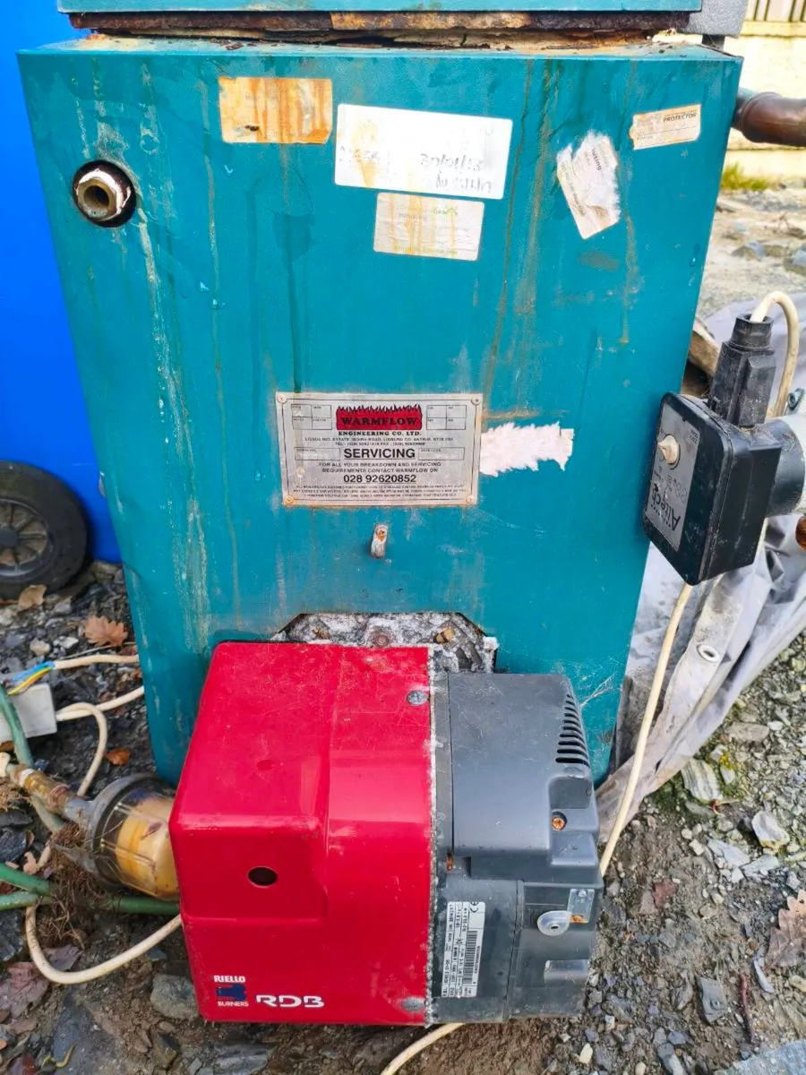 Oil tank and Oil burner. - Image 3