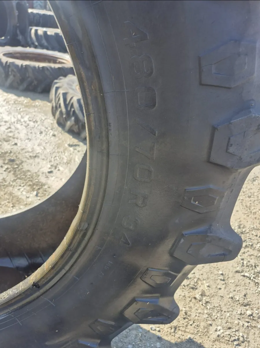 Pirelli 480 70 R34 tyre - Image 4