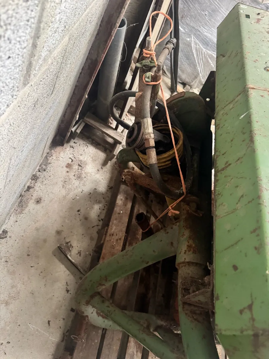 Fertiliser Spreader - Image 2