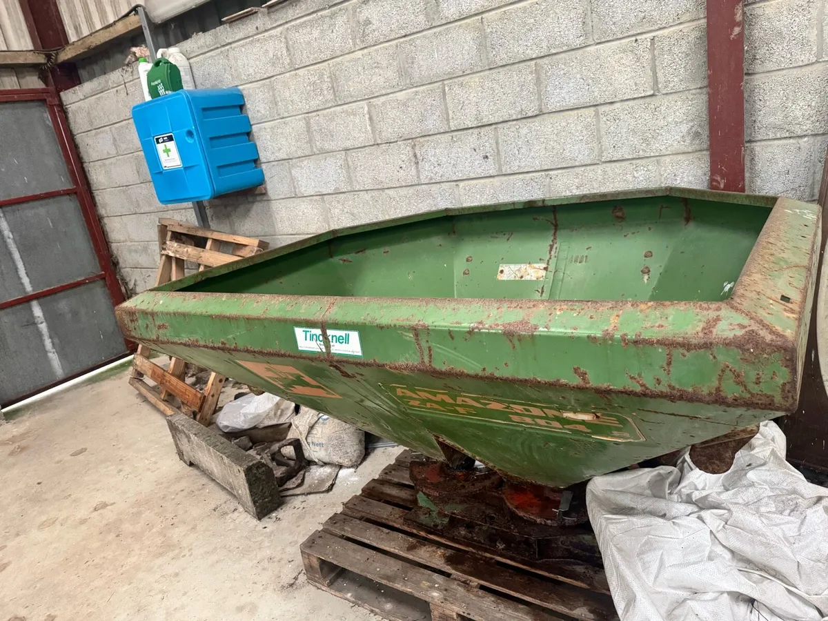 Fertiliser Spreader - Image 1