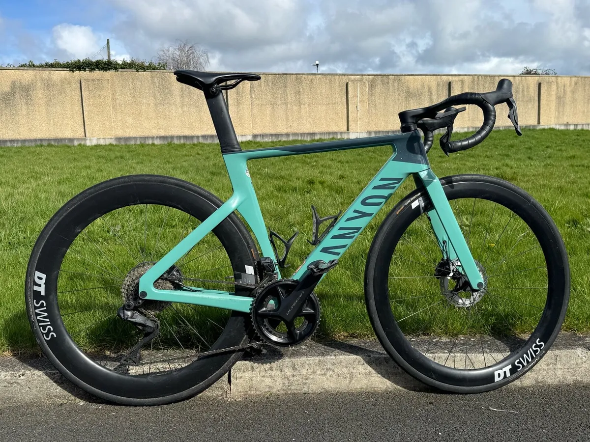 Canyon Aeroad CF SLX 8 Disc Di2 - Image 1