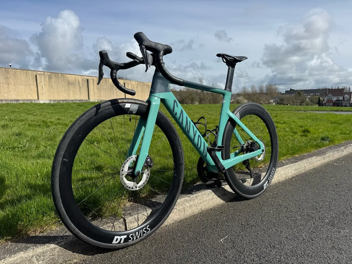 Canyon Aeroad CF SLX 8 Disc Di2 - Image 2