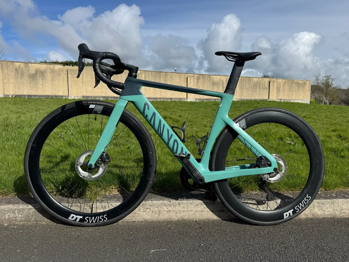 Canyon Aeroad CF SLX 8 Disc Di2 - Image 3