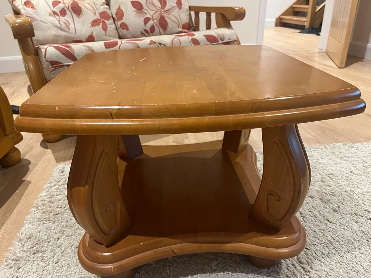 2+1+1 chairs and a matching coffee table - Image 2