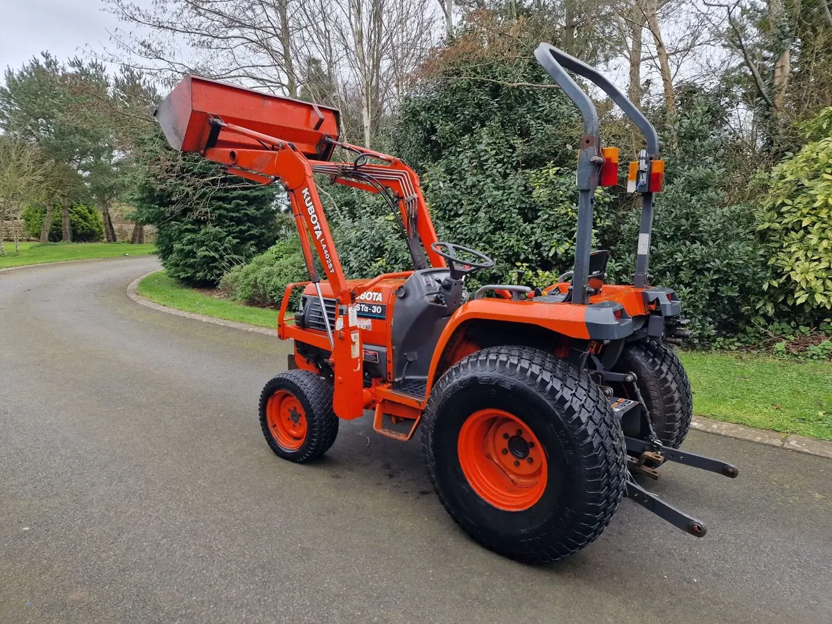 Kubota ST30 Compact Tractor with Loader - Image 4