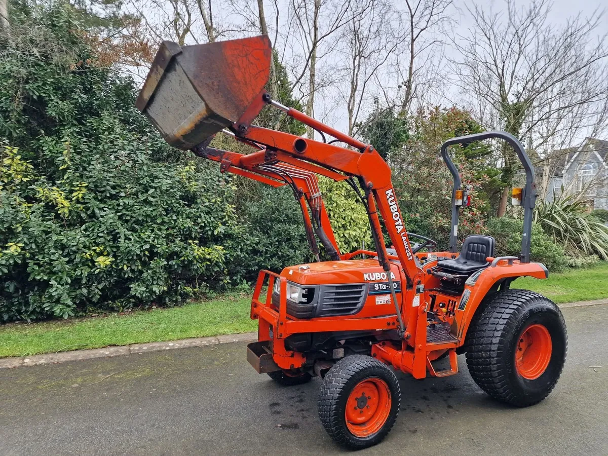 Kubota ST30 Compact Tractor with Loader - Image 1