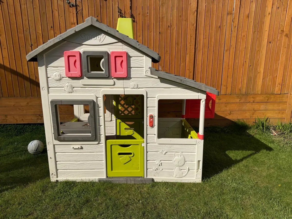 Large (tall) Smoby play house - Image 1