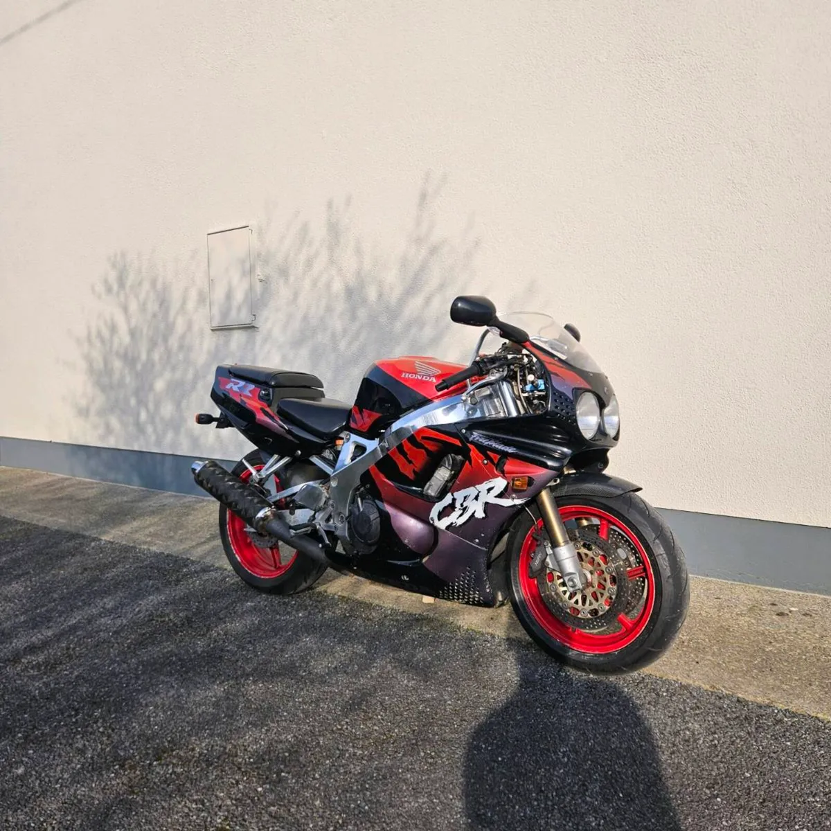1993 Honda Fireblade 900rr sc28 - Image 2