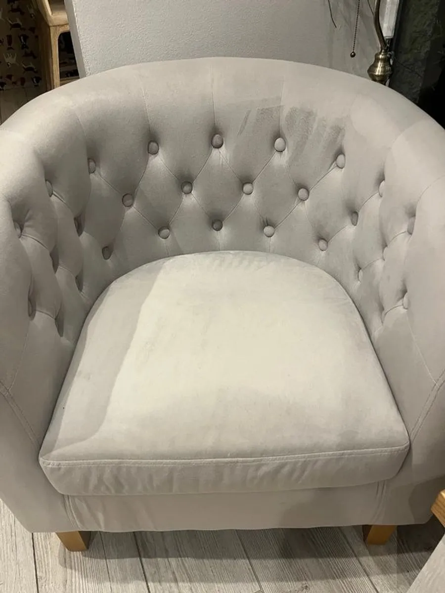 Tub chair. As new - Image 2