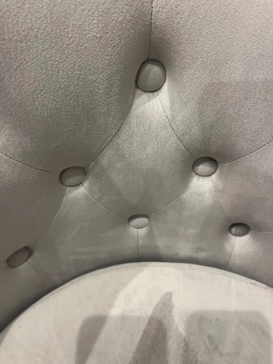 Tub chair. As new - Image 3