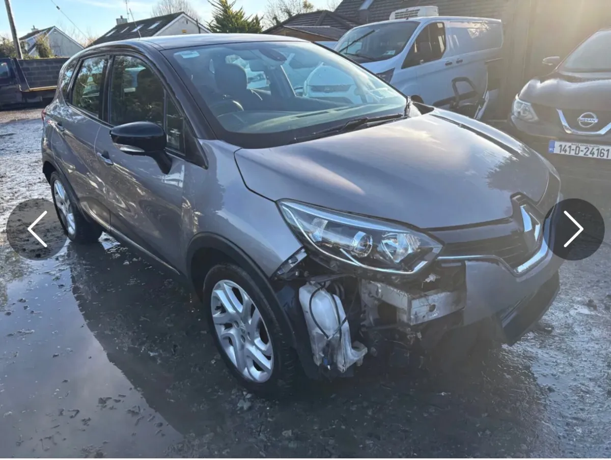 2017 Renault Capture 1.5 diesel very light damage - Image 4