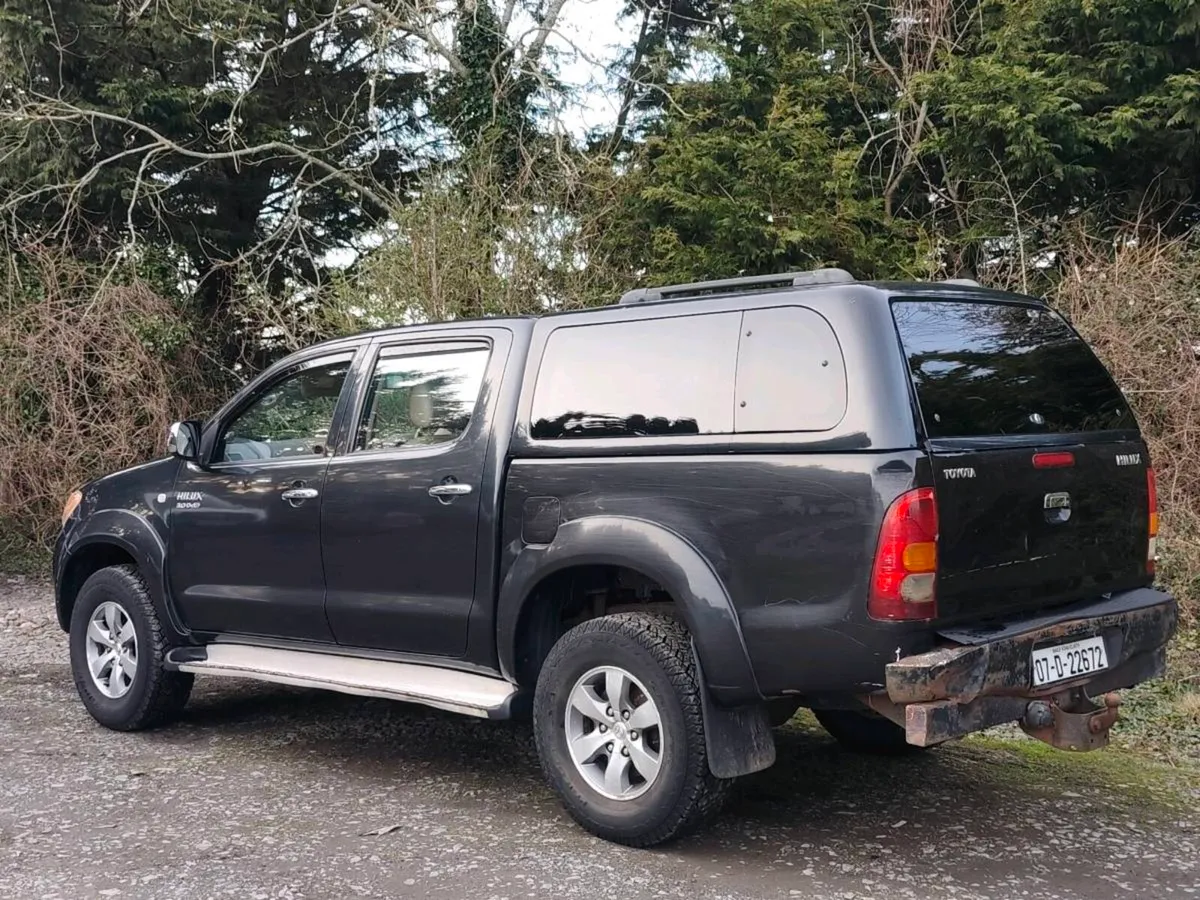 Toyota Hilux Crew Cab 3.0 Auto - Image 3