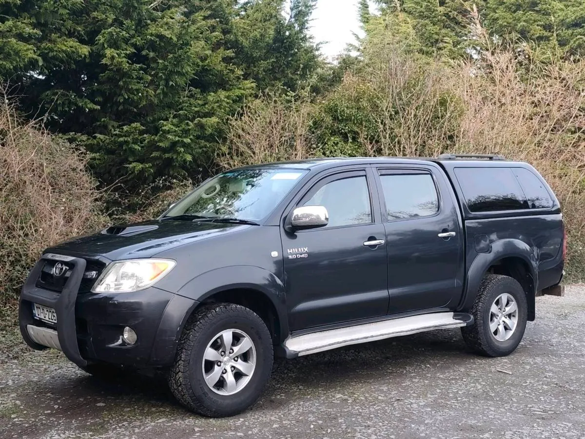 Toyota Hilux Crew Cab 3.0 Auto - Image 1