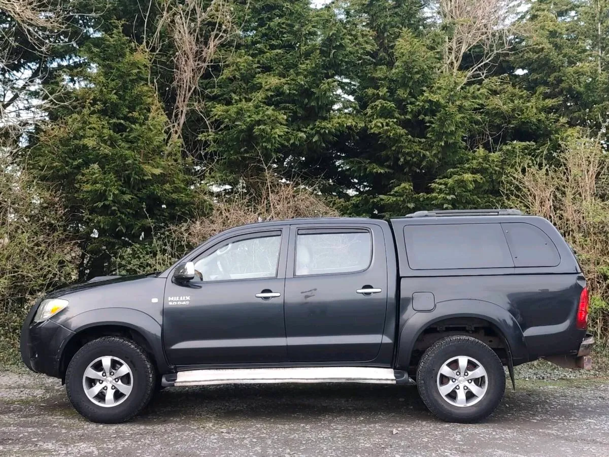 Toyota Hilux Crew Cab 3.0 Auto - Image 2