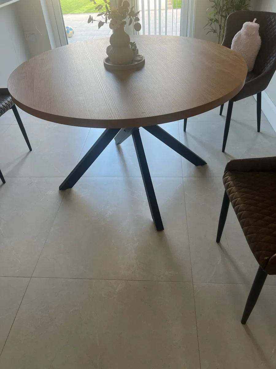 Dining  table - Image 2