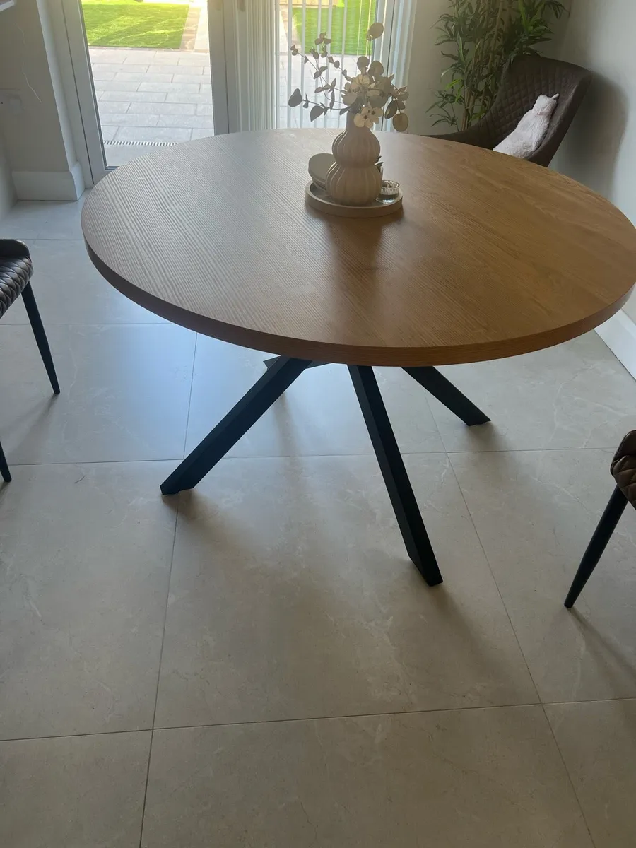 Dining  table - Image 3