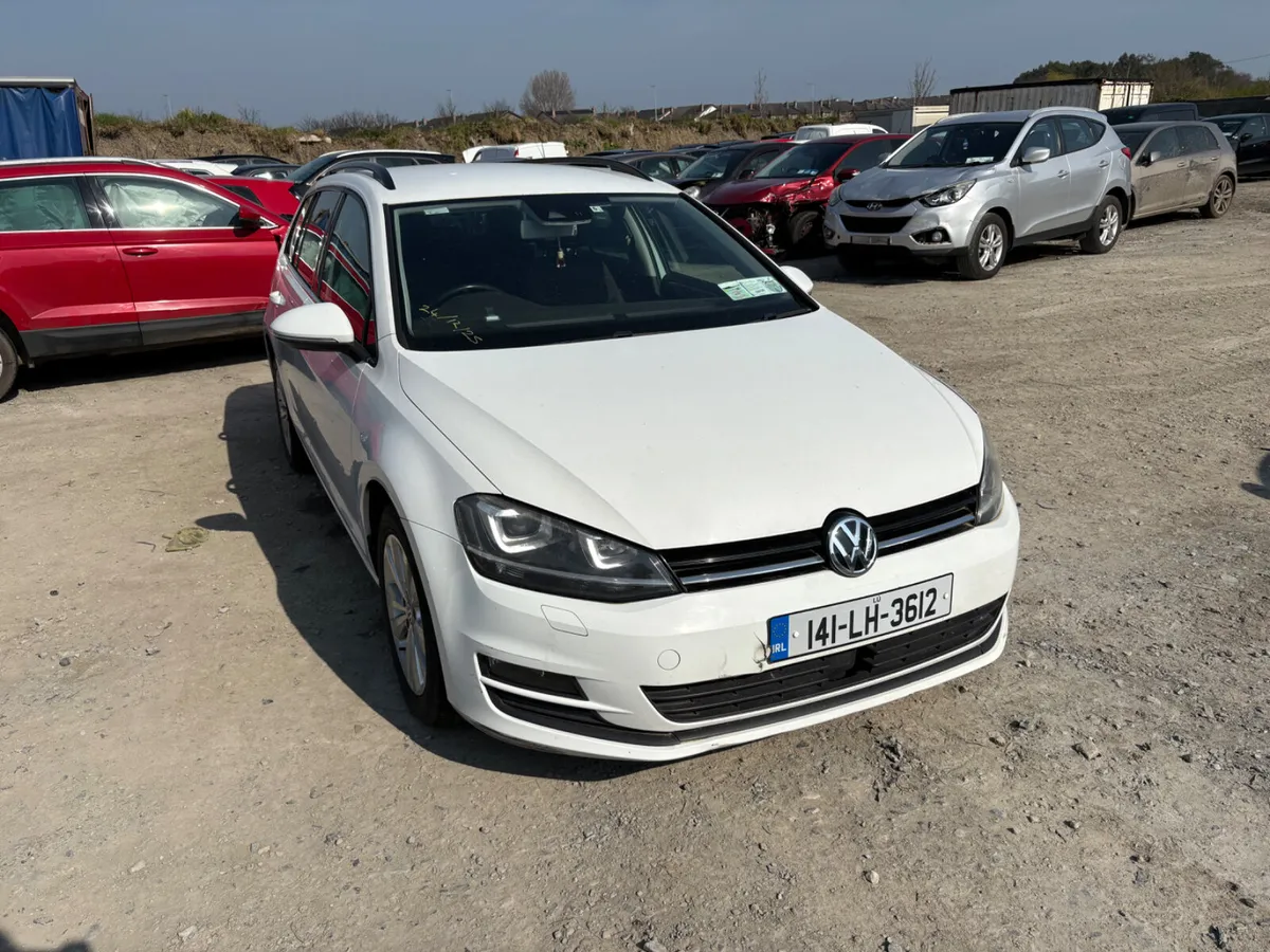 2014 Vw Golf 1.2 Automatic very light damage - Image 1
