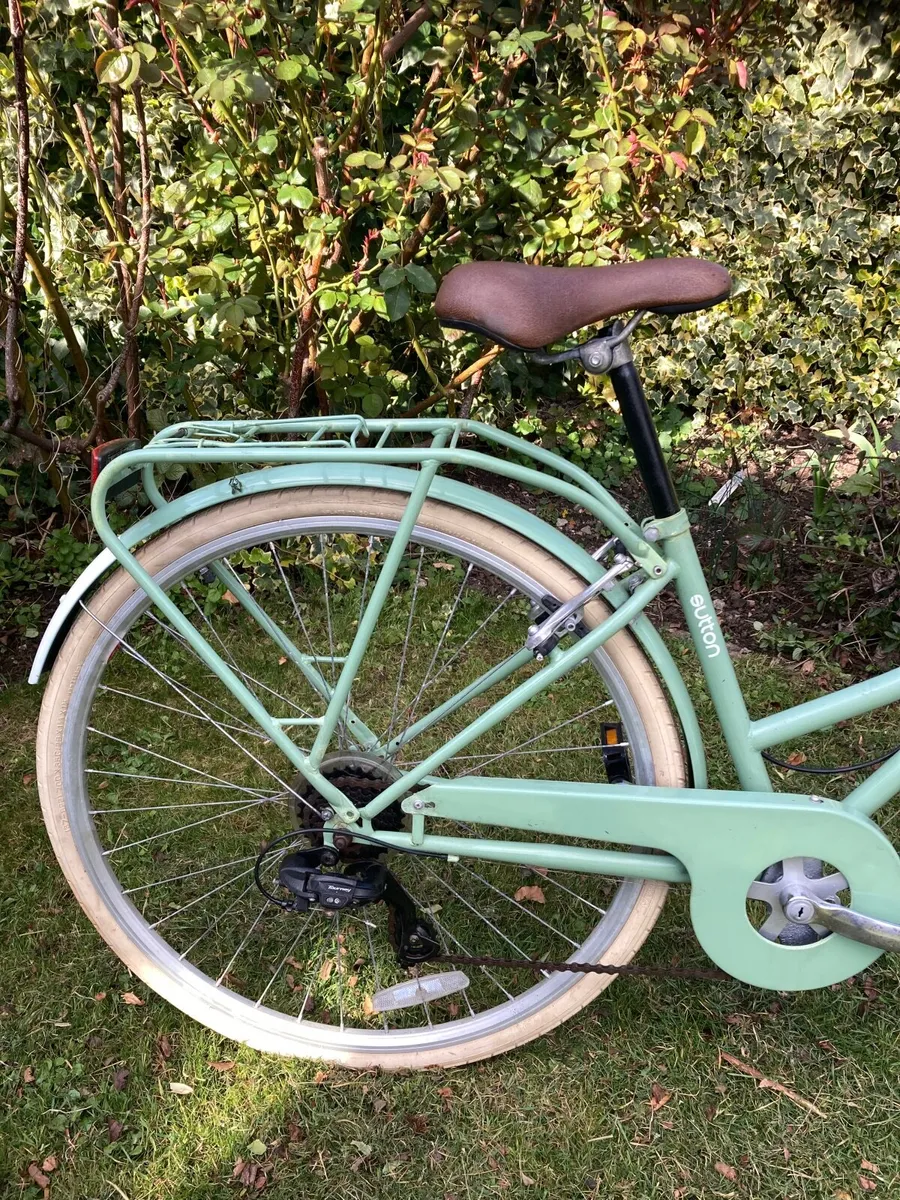 Modern Vintage Ladies Bike - Image 4
