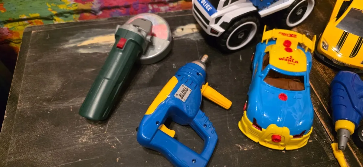 Take apart car toys - 3 cars and accessories - Image 2