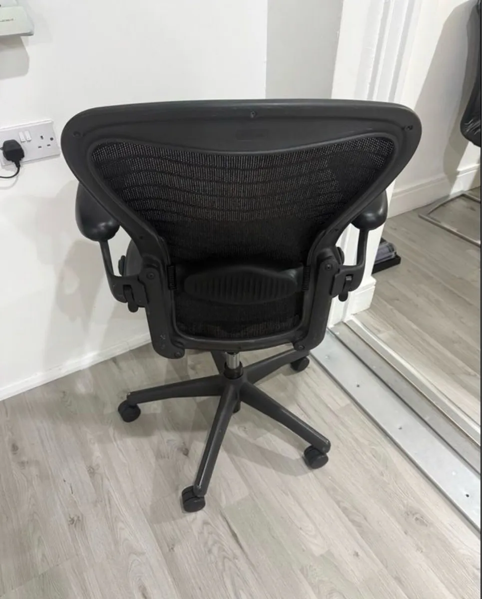 Herman Miller Aeron Office Chair - Image 3
