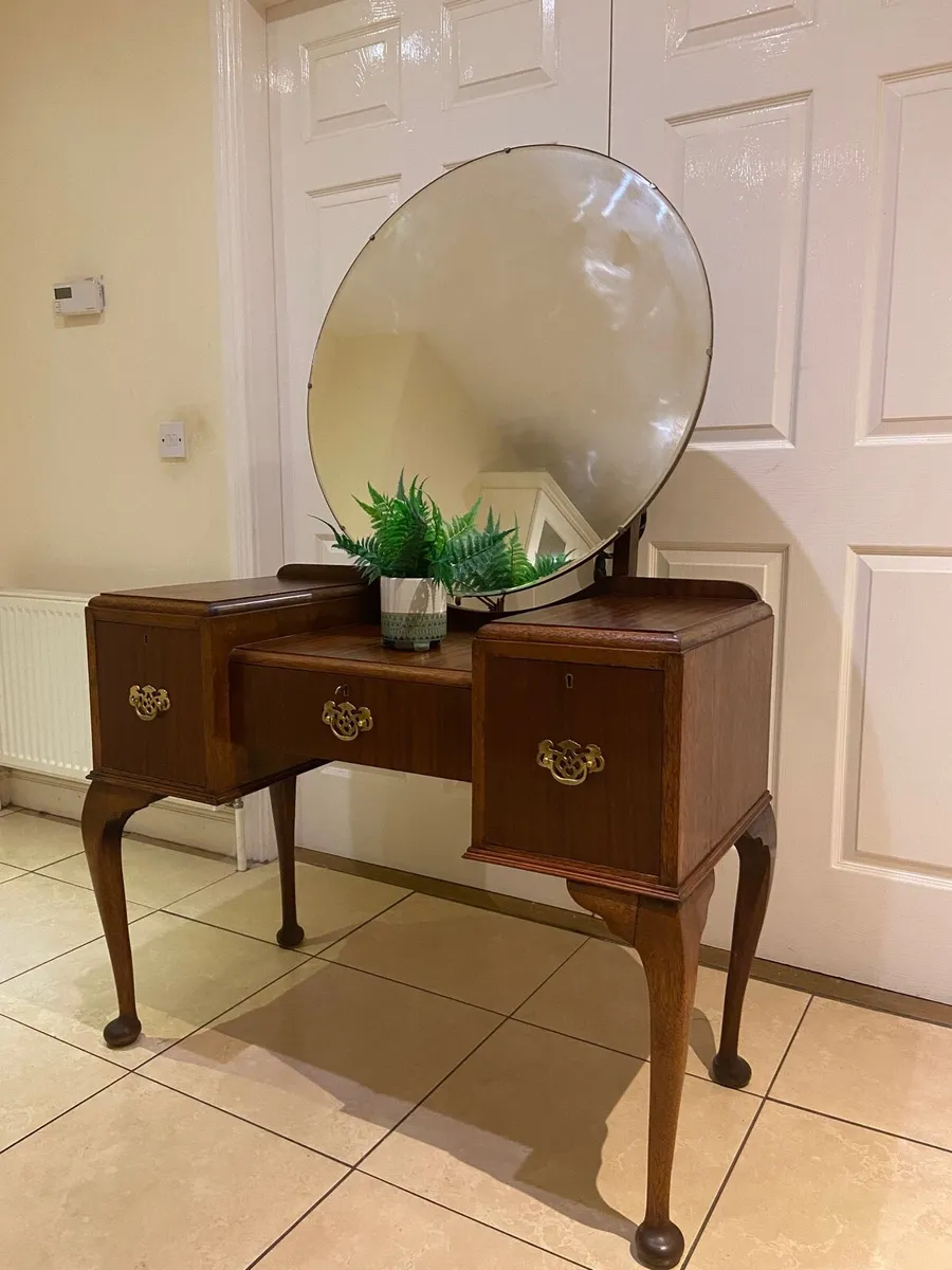 Art Deco French dresser