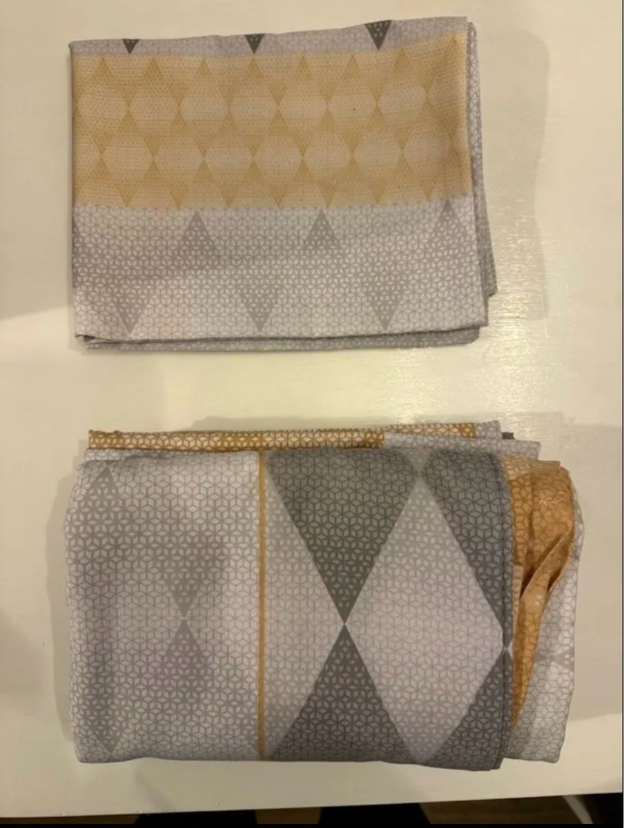 Single bed duvet set, barely used