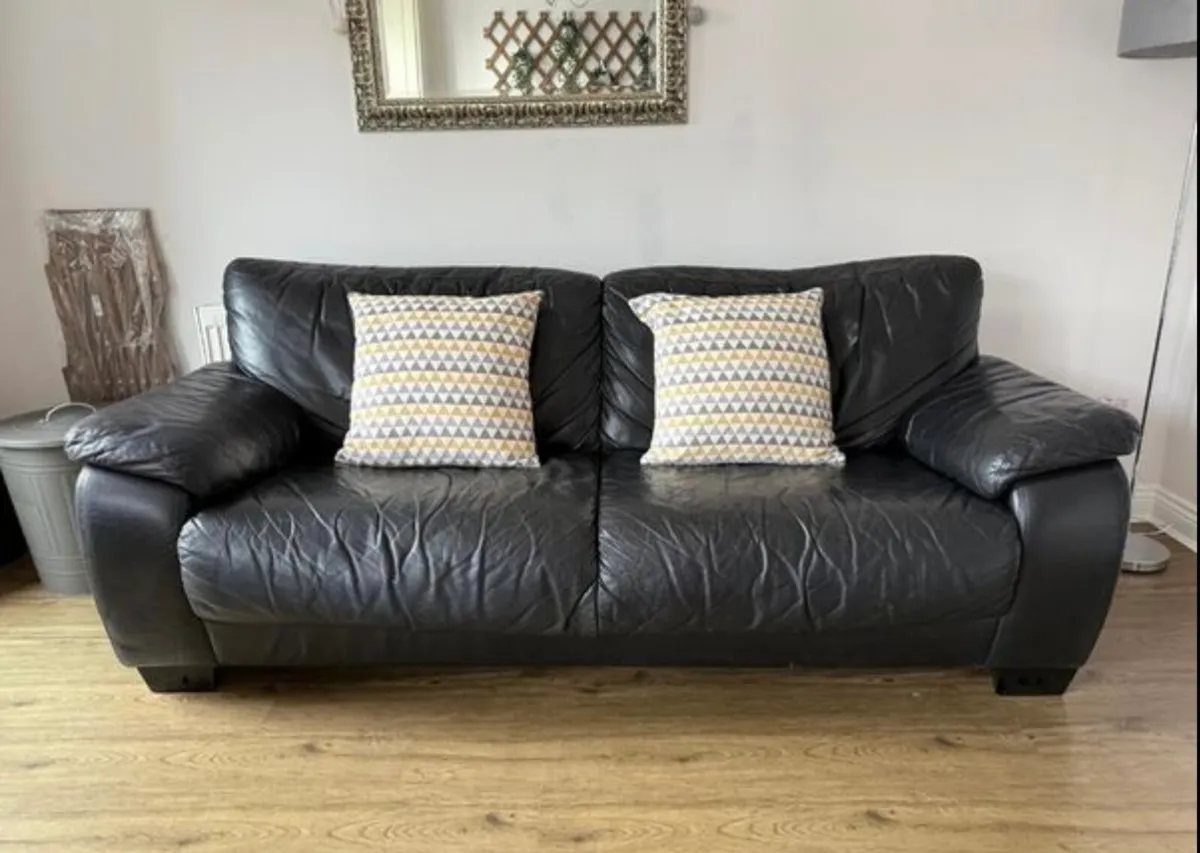 Black leather sofa, in very good condition - Image 1