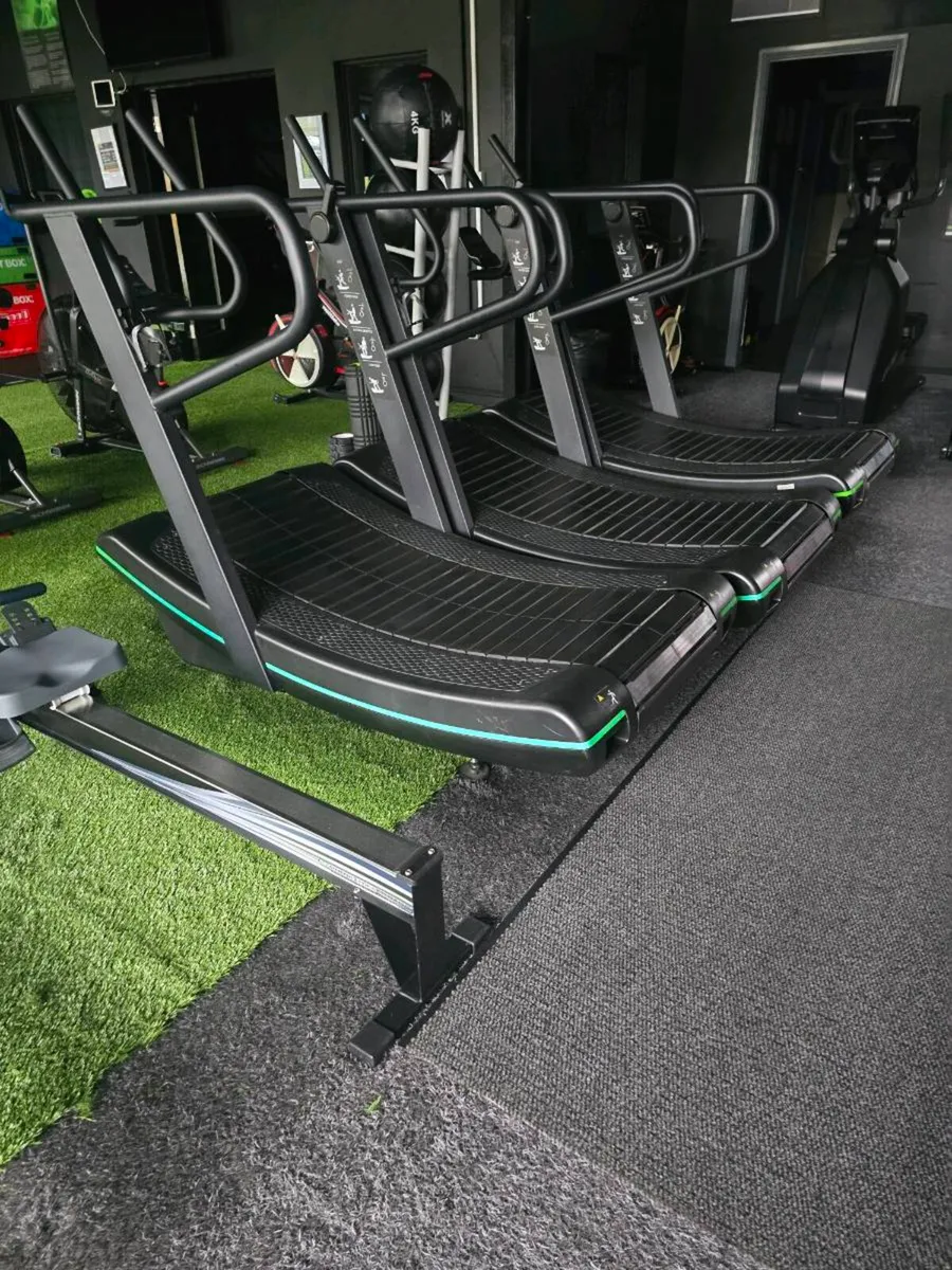Curved Treadmill - Image 1