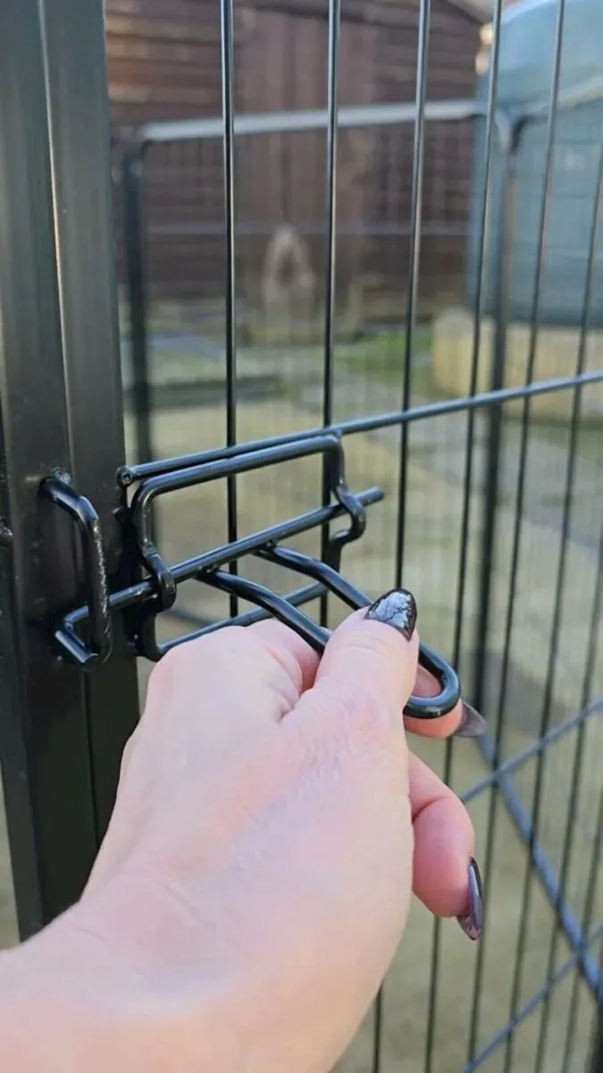 Enclosure 8 panels brand new - Image 2