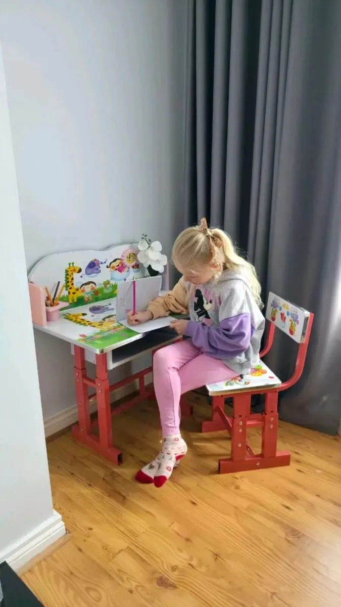 ADJUSTABLE DESK AND CHAIR SET FOR KIDS - Image 1