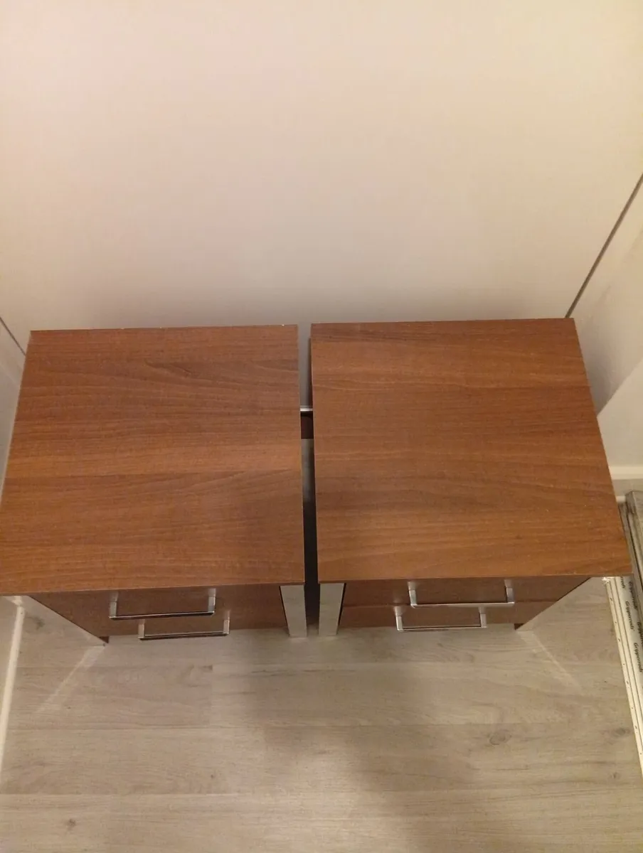 Modern Quality Sturdy pair of bedside Lockers - Image 2