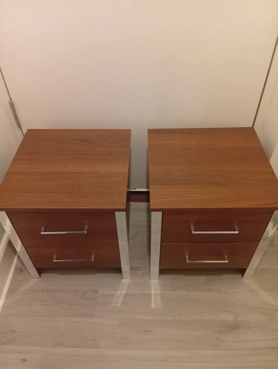 Modern Quality Sturdy pair of bedside Lockers - Image 4