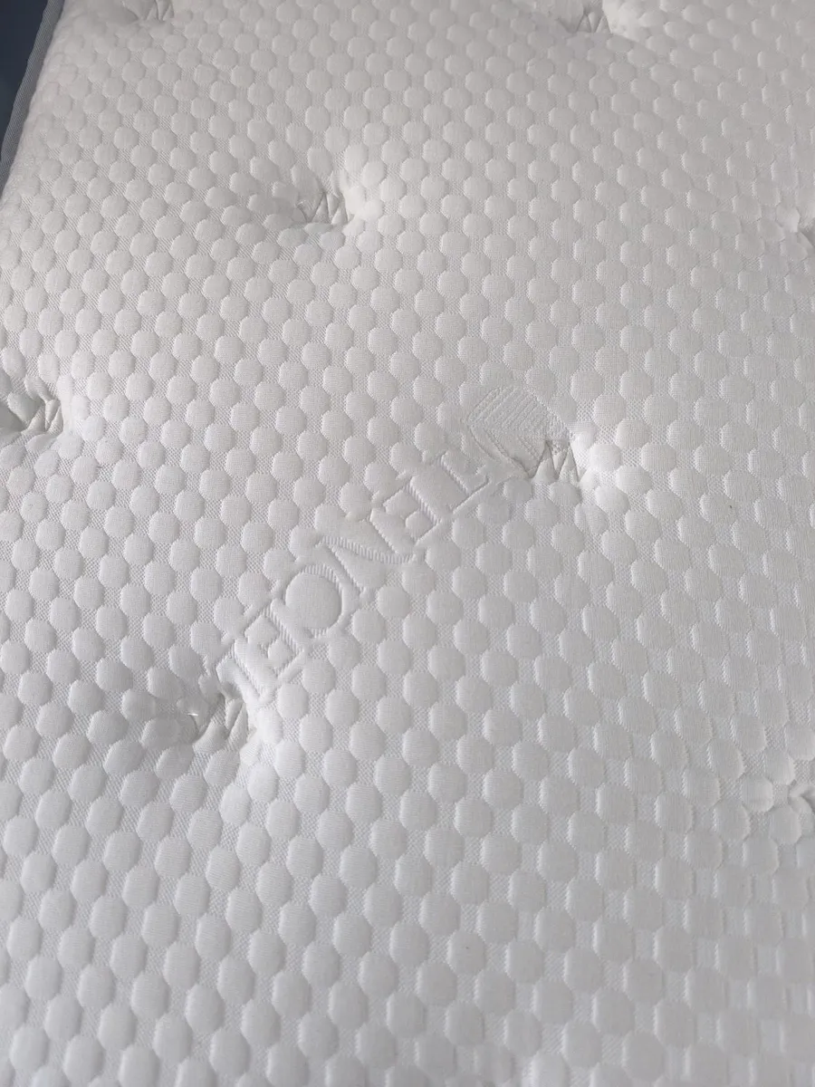 2 Single Beds - Image 4