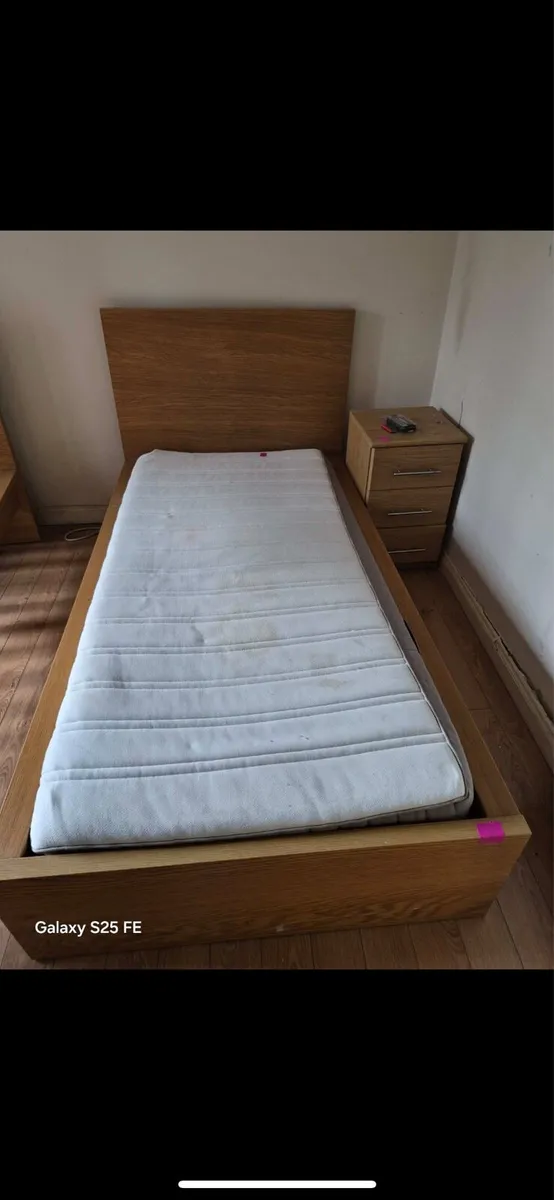 2 single bed frames (no mattress) - Image 1