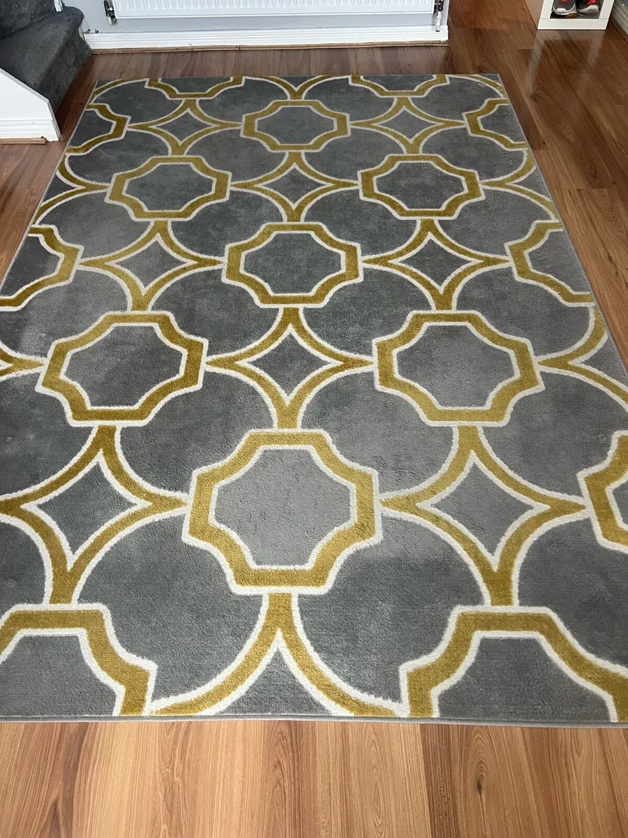 Large Rug - Image 2