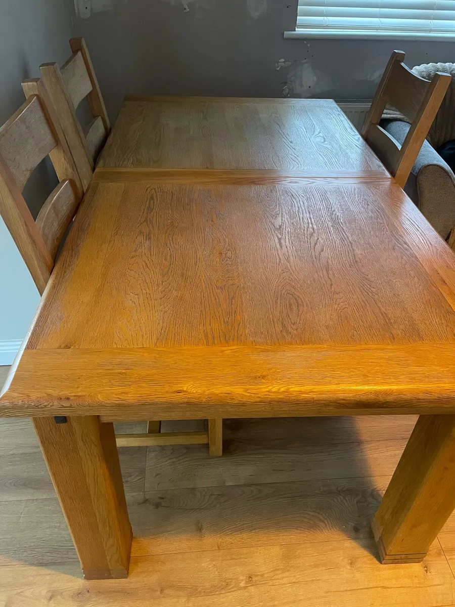 Table and 6 chairs - Image 1