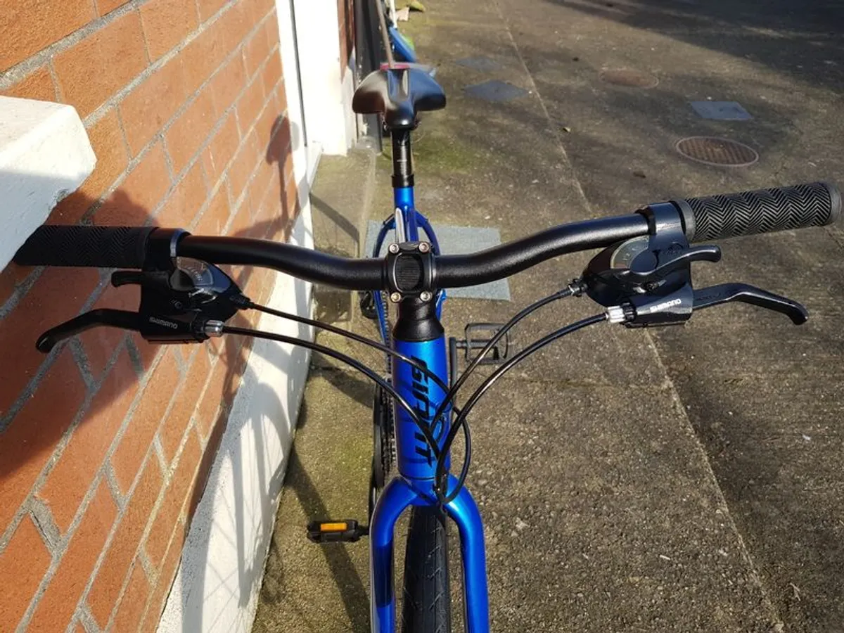 Bike Giant Escape Like New - Image 3