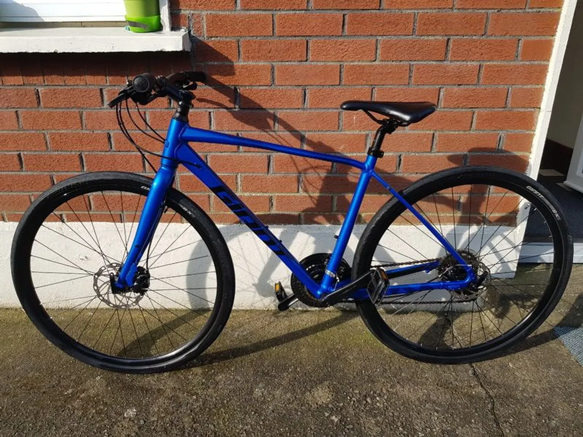 Bike Giant Escape Like New - Image 1