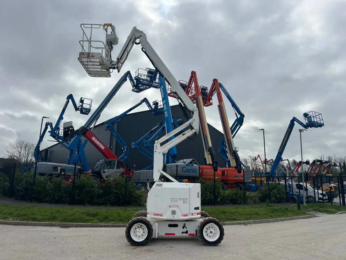 Genie Z34 4X4 Articulating Boom Lift Year 2013 - Image 3